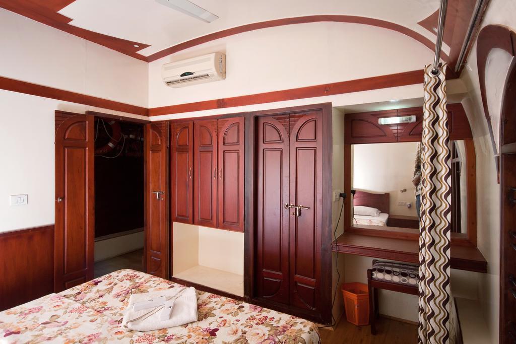 Aqua Castle Houseboat - By Aqua Jumbo Houseboats Alappuzha Exterior foto