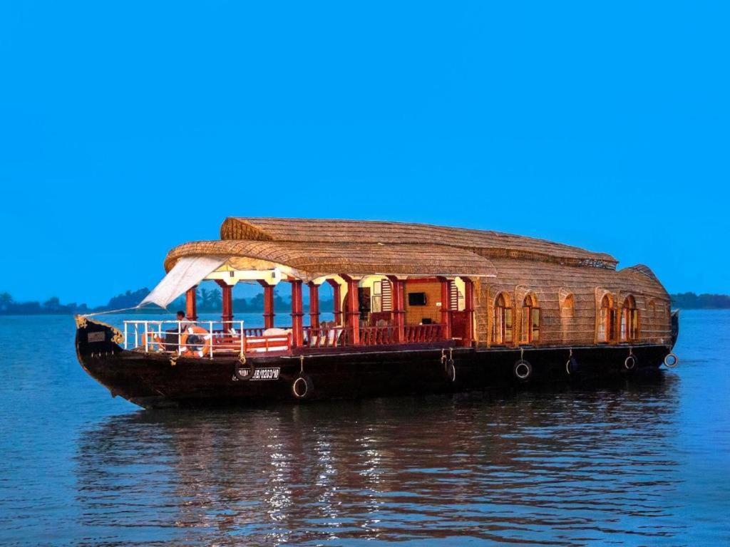 Aqua Castle Houseboat - By Aqua Jumbo Houseboats Alappuzha Exterior foto