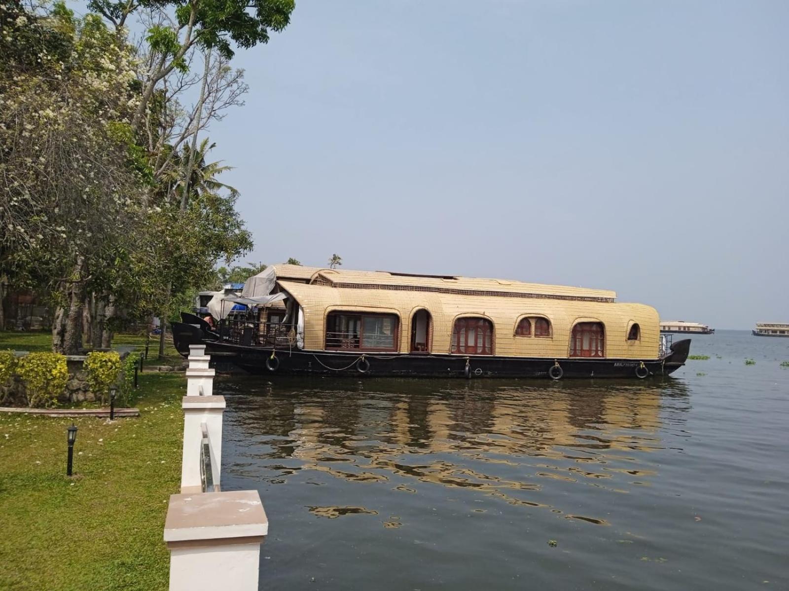 Aqua Castle Houseboat - By Aqua Jumbo Houseboats Alappuzha Exterior foto