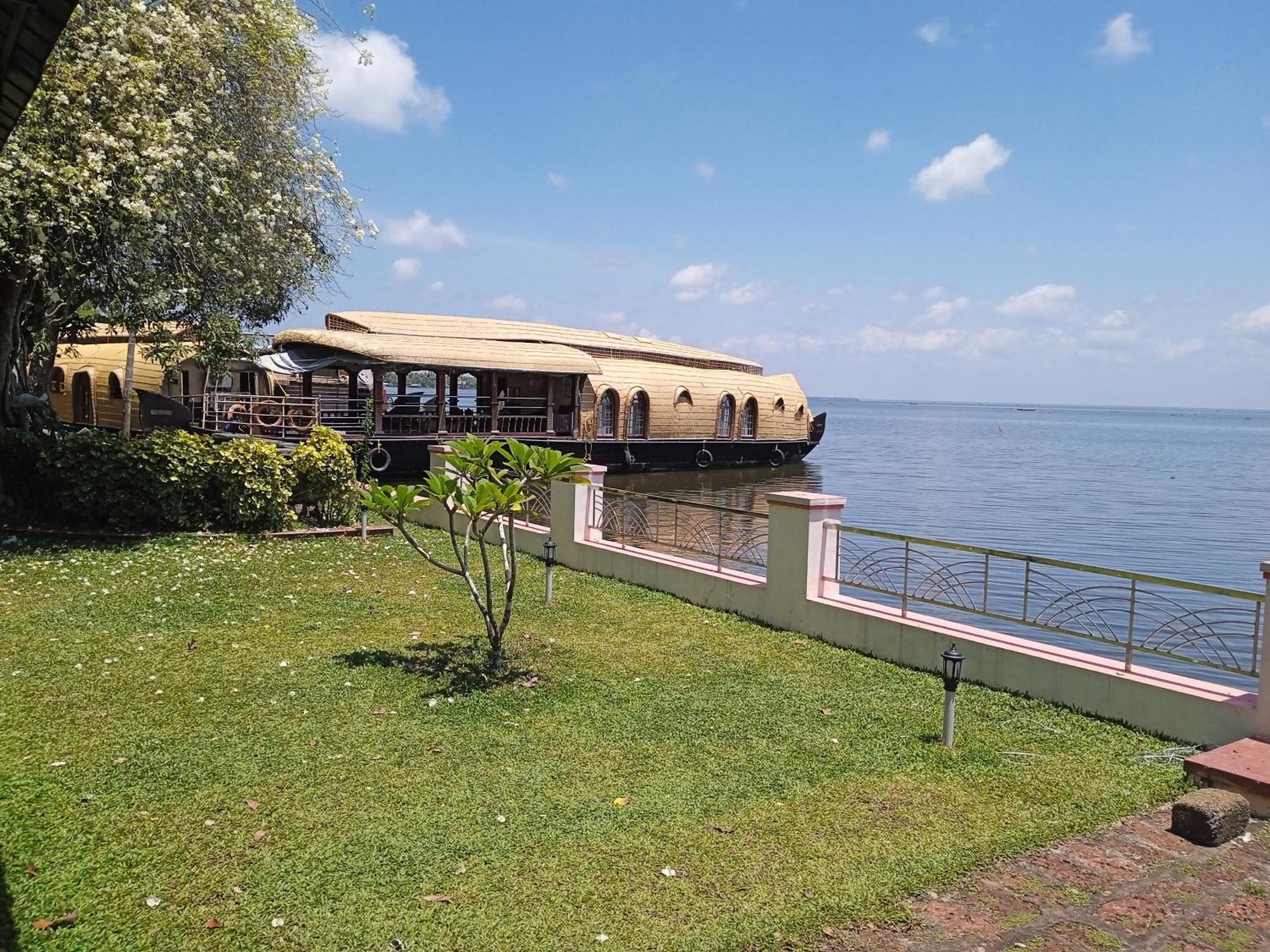 Aqua Castle Houseboat - By Aqua Jumbo Houseboats Alappuzha Exterior foto