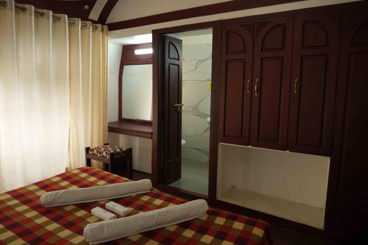 Aqua Castle Houseboat - By Aqua Jumbo Houseboats Alappuzha Exterior foto