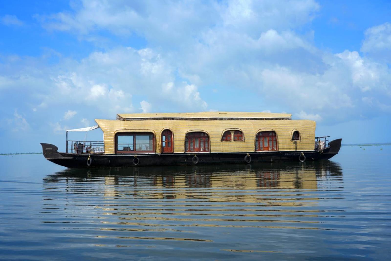 Aqua Castle Houseboat - By Aqua Jumbo Houseboats Alappuzha Exterior foto